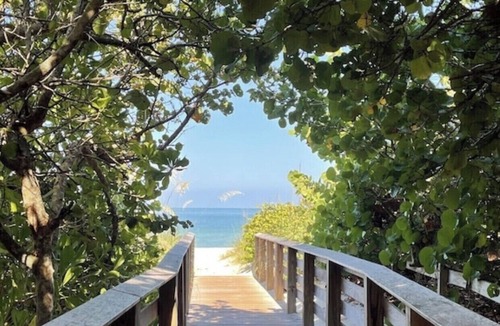 Vanderbilt Beach Condo | 2bd 2bth Vanderbilt Beach 4 min to Beach-14 day rentals starting April 1- Dec 30