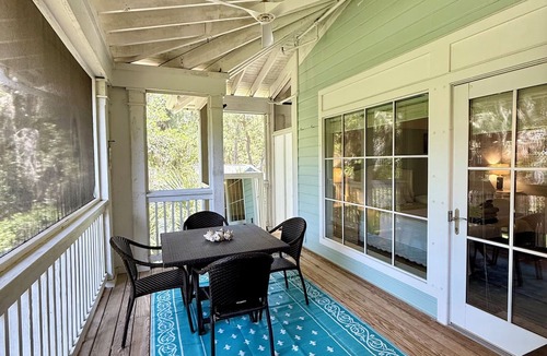 Melrose on the Beach Condo | 2Bed/2Bath villa on Daufuskie - Steps from the beach, with a screened-in porch!