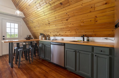 Makanda Cabin | 2BR A-Frame Cabin w/Hot Tub Near Wine Trail
