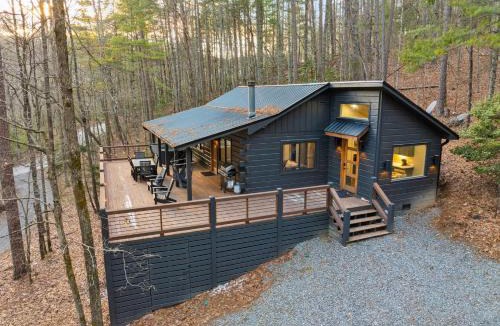 Cherry Log House | 2BR Cabin Rental | Blue Ridge GA | Hot Tub, Deck