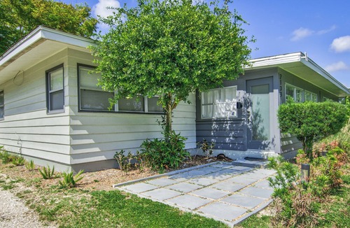 Downtown Condo | 2BR close to downtown w/Game room & PURPLE beds