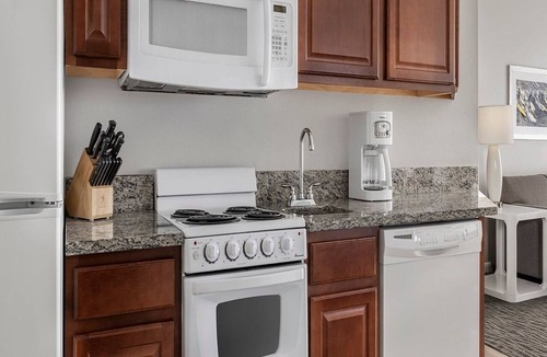 Daytona Beach Hotel | 2br Deluxe Unit-Beach, Lazy River & Near Nascar!