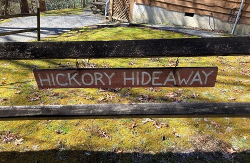 Brevard Cabin | 2BR Hickory Hideaway