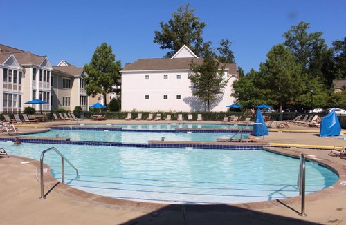Lackey Cottage | 2BR Resort Cottage - Sleeps 6 - Close to Theme Parks & Attractions