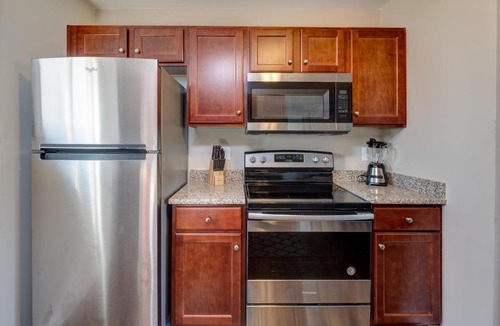 Chestnut Hill Apartment | 2nd Ave S Condo Unit 6