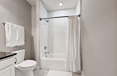 Chestnut Hill House | 2nd Ave S Townhouse D16