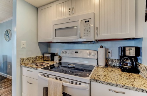 Fernandina Beach Condo | 2nd Floor, newly remodeled 2 Bed/2 Bath ocean front condo, sleeps 6.