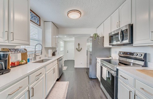 Disston Heights House | 3/2 Home Close to Beaches and Heart of the city