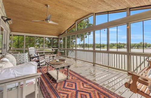 Lyman Cabin | 3/2 Lake Front - Hot Tub - 2 King Beds - Sleeps 8