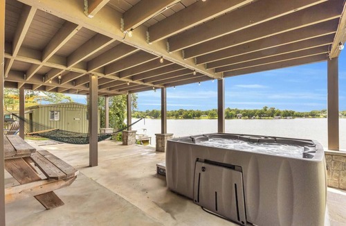 Lyman Cabin | 3/2 Lake Front - Hot Tub - 2 King Beds - Sleeps 8