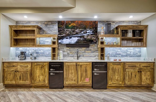 Sevierville Ski Chalet | 3 Bears Cottage | Private Indoor Pool · Sleeps 20 · Resort Amenities