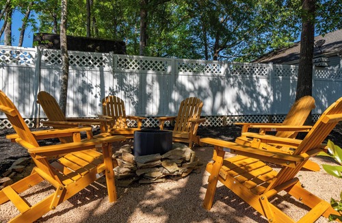 Chapin House | 3 Bed 2 Bath The Nestle Minutes from Lake Murray - Chapin