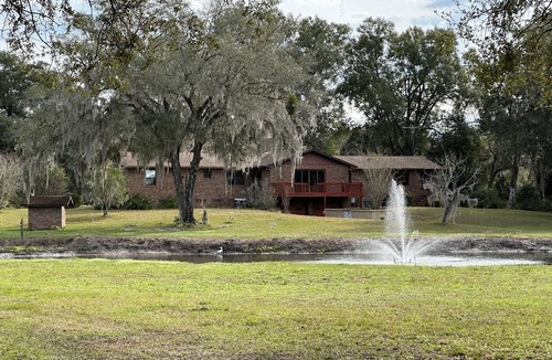 Astor House | 3 BEDROOM, 2.5 BATH HOME ON 10 ACRES IN ASTOR FL! TONS OF PARKING!