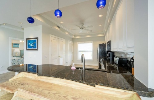 Key West Condo | 3 Bedroom 2 Bath Ocean view Condo with Full Kitchen, Covered Parking