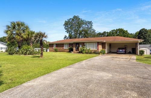Taylorville House | 3-bedroom/2-bath Tropical Paradise house minutes from downtown and the stadium.