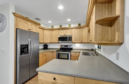 San Carlos Park House | 3 Bedroom 2 Bathroom Pool & Outdoor Kitchen