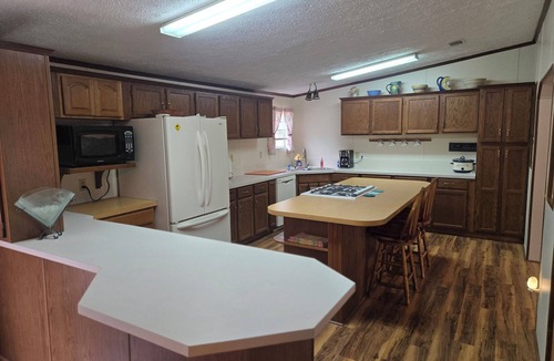Lake City House | 3-bedroom home in rural Lake City near the Suwannee River and the Florida Trail
