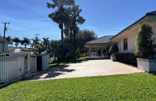 Davie House | 3-bedroom in Davie . WiFi, AC. Pool ,near to Sawgrass Mall, Hard Rock ,F Garden,