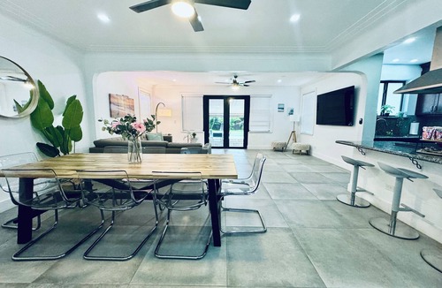 Biscayne Park Villa | 3-bedroom Lovely and Modern Miami Pool Home near to beach.