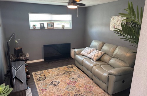 St. Petersburg - Clearwater House | 3-bedroom Pool house in fantastic St. Petersburg with AC, WiFi, Spacious home
