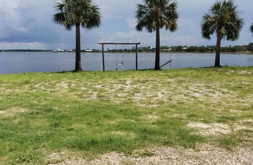 Salem House | 3-bedroom RV in charming Dark Island Perry Fl with AC, WiFi. Enjoy a cozy stay