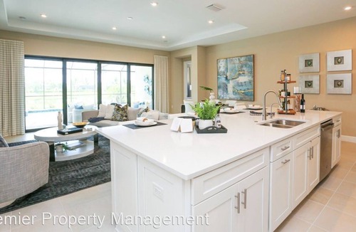 Naples Apartment | 3 Bedroom Single family 378544 by Houzlet