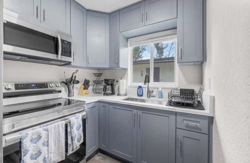 Middle River Terrace Apartment | 3 Beds/Patio/10 Mins Beach/5 Mins Las Olas/15 Mins Airport/Pets