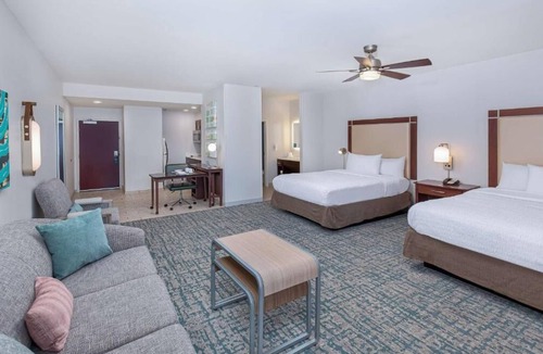 Sandy Springs Hotel | 3 Chic Queen Studio Escape | Free Parking, Breakfast & Pool Access, Pets Welcome