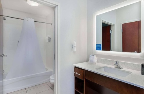 Sandy Springs Hotel | 3 Chic Queen Studio Escape | Free Parking, Breakfast & Pool Access, Pets Welcome