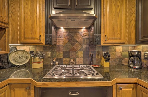 Beech Mountain House | 3 Mi to Beech Mtn Resort: Gem w/Views & Fireplace