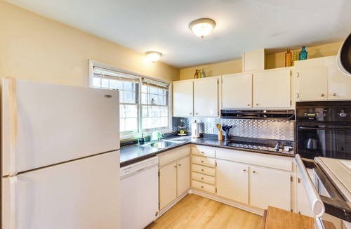 Tallahassee House | 3 Mi to Dtwn: Home w/Yard in Tallahassee