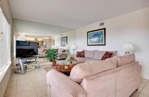 Vero Beach Apartment | 3 Mi to Ocean Riverfront Unit in Vero Beach!