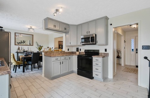 South View House | 3 Miles from Hope Mills Lake! 2 acre home with 5 SmartTvs + Self Check