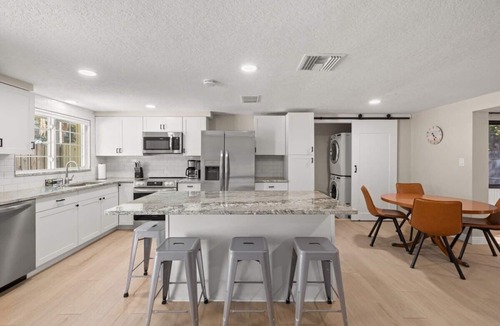 Ozona House | 3 miles to Honeymoon Island~ Firepit & Pool