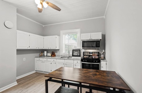 Winston - Salem Apartment | 3 mins from Downtown - PS5, King Bed & EV Charger