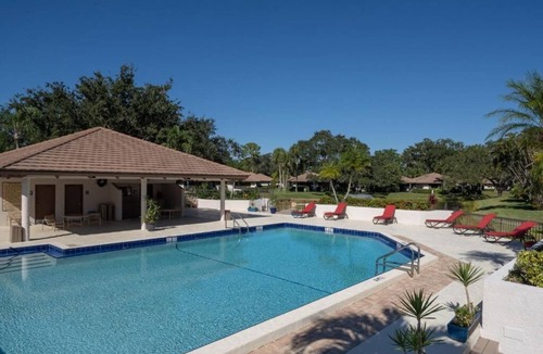 Hunt Club Hotel | 3 Sophisticated Accommodations with Modern Decor Near Juno Beach & Pool