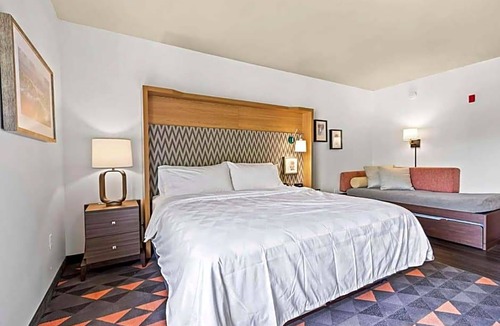 United Central Hotel | 3-Star Hotel ∙ Holiday Inn - St. Petersburg West, an IHG Hotel