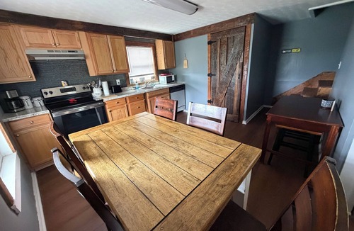 Baxter Cabin | 3 story Lake home!
