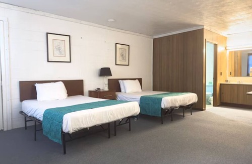 Spencer Hotel | 3 Units | Welcoming Stay Perfect for Weekend Nature Trips Near Great Parks
