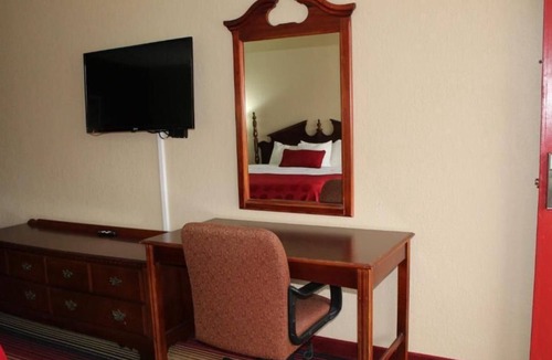 Perry House | 3 x Non-smoking Two Doubles 1st Floor Room at FairBridge Inn Express Perry