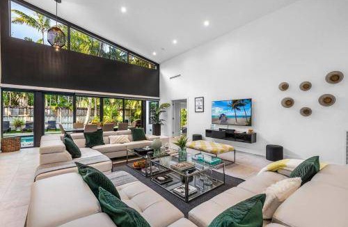 Northeast Coconut Grove House | 313 m² House ∙ 5 bedrooms ∙ 12 guests