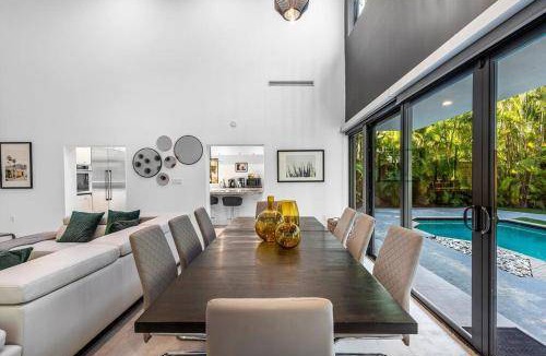 Northeast Coconut Grove House | 313 m² House ∙ 5 bedrooms ∙ 12 guests