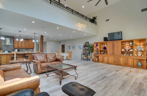 Disston Heights House | 325 m² House ∙ 3 bedrooms ∙ 7 guests