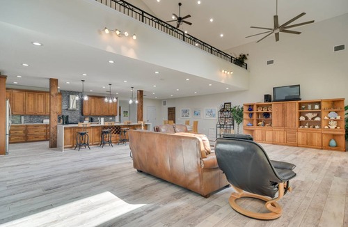 Disston Heights House | 325 m² House ∙ 3 bedrooms ∙ 7 guests