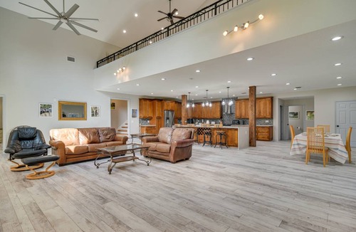 Disston Heights House | 325 m² House ∙ 3 bedrooms ∙ 7 guests