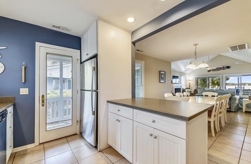 South Beach Villa | 35 Lands End ~ Private Deck Overlooking Calibogue Sound