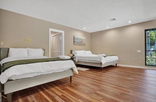 Survey Creek Villa | 381 m² Villa ∙ 6 bedrooms ∙ 20 guests
