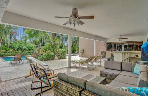 Survey Creek Villa | 381 m² Villa ∙ 6 bedrooms ∙ 20 guests