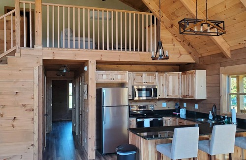 Elizabethton House | 3BD/2.5BA Tennessee Mountain Trout Lodge by Watauga Lake & River