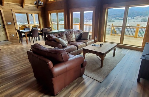 Elizabethton House | 3BD/2.5BA Tennessee Mountain Trout Lodge by Watauga Lake & River